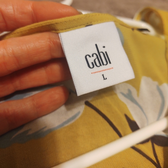 Like New! CAbi Dazzle Sleeveless Floral Yellow Top, Size L - Picture 11 of 12